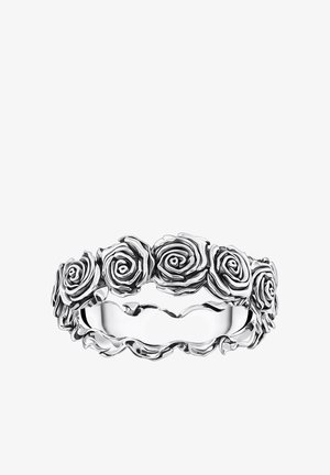 Silberner Ring mit einem durchgehenden Band aus detaillierten Rosenblumenmotiven und modellierten Blütenblättern, die ihn umschlingen.