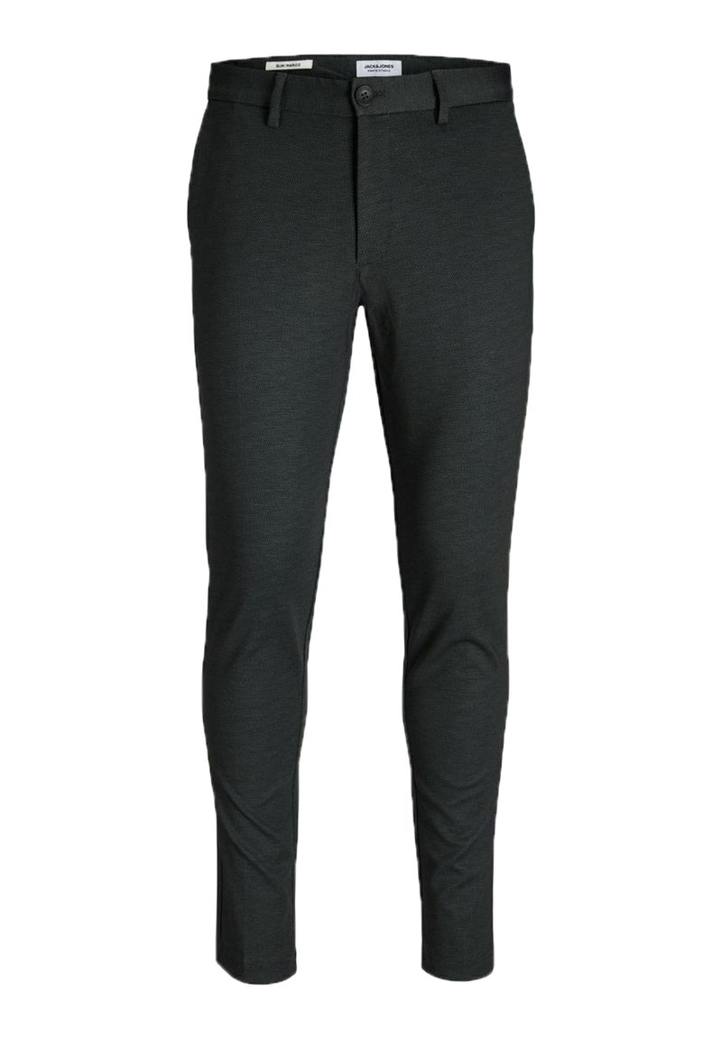 Pánské černé slim-fit kalhoty s poutky na opasek, knoflíkovým zapínáním a dvěma předními kapsami, vystavené na bílém pozadí.