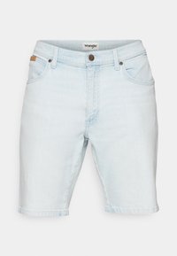 Světle modré denimové šortky s klasickým střihem, pěti kapsami a koženým detailem na pase. Rovné nohavice s ohrnutými lemy.