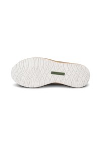 Potplat cipela s bijelim gumiranim dnom s teksturiranim uzorkom za bolji grip, naglašen smešnim rubom i zelenom oznakom s natpisom 'Natural Soft'.