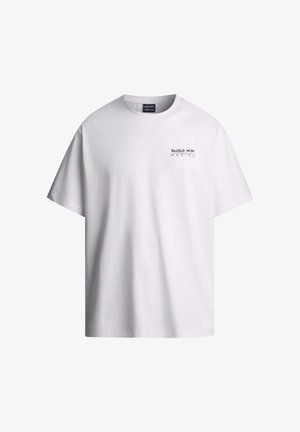 Hvid bomulds T-shirt med rund hals, korte ærmer og et lille "Red Bull Racing" logo på venstre brystområde.