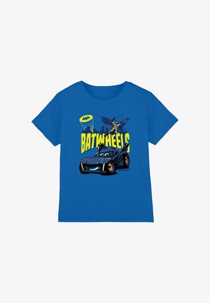 Blaues Baumwoll-T-Shirt mit einem Cartoon von Batman und einem schwarzen Auto mit Scheinwerfern, Text "BATWHEELS" und einem Bat-Signal-Grafik.