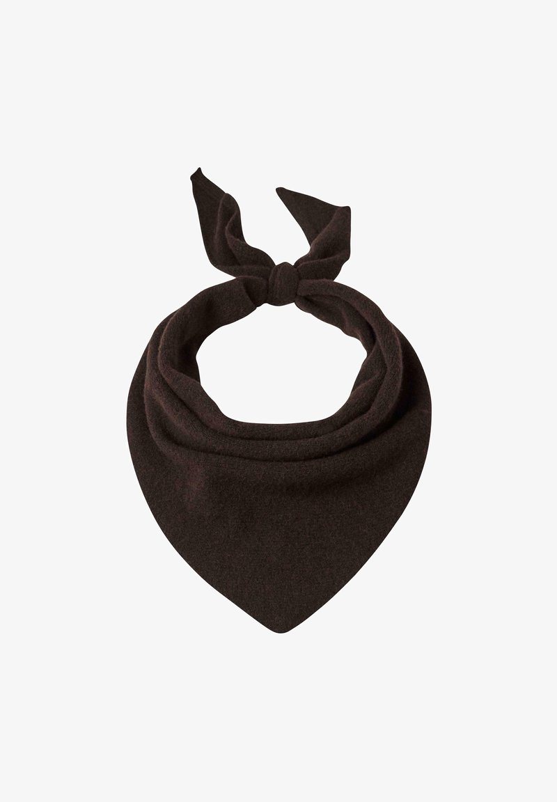 Écharpe triangulaire en polaire marron foncé avec un nœud noué sur le dessus, conçue pour s'enrouler autour du cou pour chaleur et style.