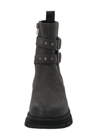 Botas de tobillo sintéticas grises con dos correas ajustables con remaches de metal, cremallera lateral, punta redondeada y suela de goma texturizada.