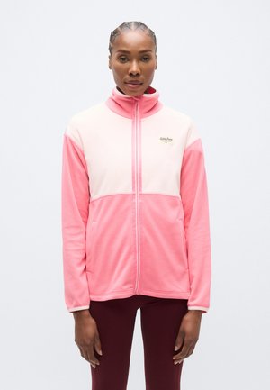 Chaqueta rosa claro con cremallera, cuello alto, sección inferior en rosa más oscuro y detalle de logo en el lado izquierdo del pecho. Textura suave, incluye bolsillos.