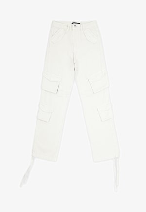 Valged kargopüksid, millel on mitu küljetaskut, lahtine istuvus, reguleeritavad nööriga alumised servad ja klassikaline nupukinnitus vööl.