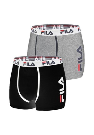 Boxer-briefs pour hommes en noir et gris avec une ceinture élastique FILA ; présente un logo rouge et blanc sur le devant de la paire noire.