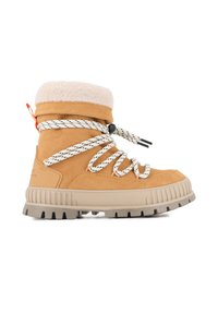 Stivale alla caviglia in suede color tan con colletto in pelliccia sintetica, suola in gomma spessa e lacci in bianco e nero a contrasto. Presenta una linguetta arancione sul retro.