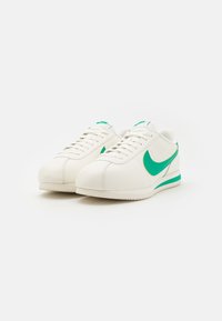 Nike Sportswear CORTEZ LEATHER - Športni copati - sail/stadium green