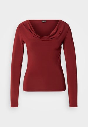 Dolgi rokav v temno rdeči tkanini z ovitim ovratnikom, prilegajočo silhueto in gladko teksturo. Preprost dizajn brez vzorčnih ali okrasnih detajlov.