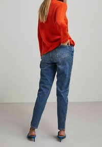 Pieces Stickad tröja - orange