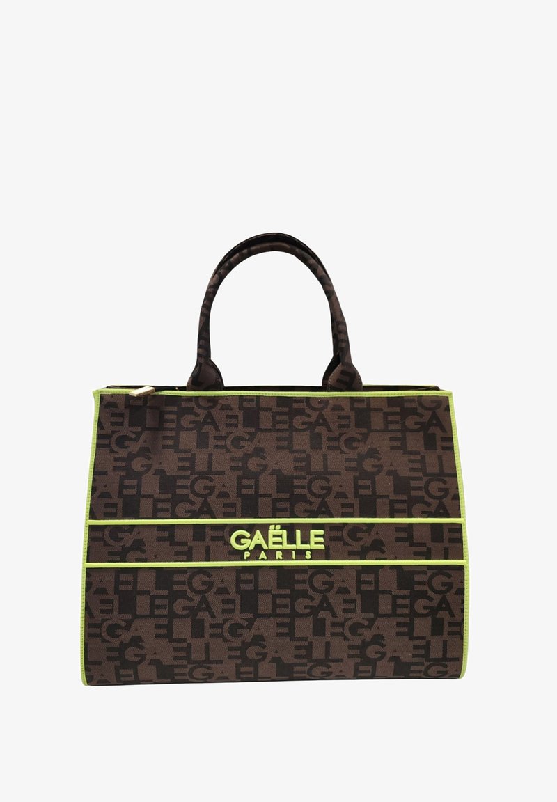 Borsa tote marrone con tessuto testurizzato, caratterizzata da un motivo logo ripetuto. Accenti verde brillante mettono in risalto i bordi e il nome del marchio.