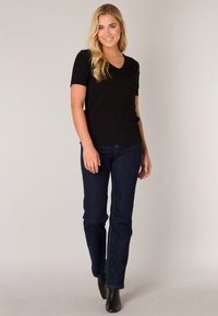 BASE LEVEL YANIC - T-shirt basic - black