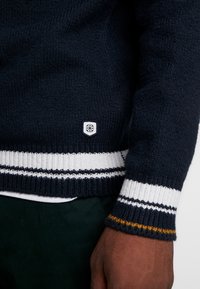 Dstrezzed Stickad tröja - dark blue