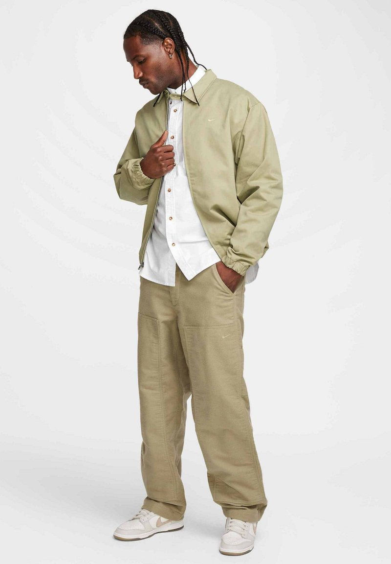 Nike Sportswear Broek olijfgroen Nike Sportswear Broek olijfgroen