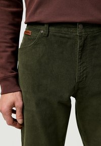 Wrangler TEXAS  - Jeans a sigaretta - forest night