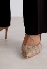 Thumbnail Image 2