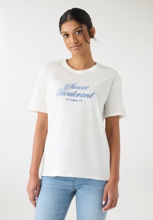 Maglietta in cotone bianco con testo blu "Sunset Boulevard, Los Angeles, CA." Maniche corte, scollo rotondo, vestibilità comoda, trama liscia.