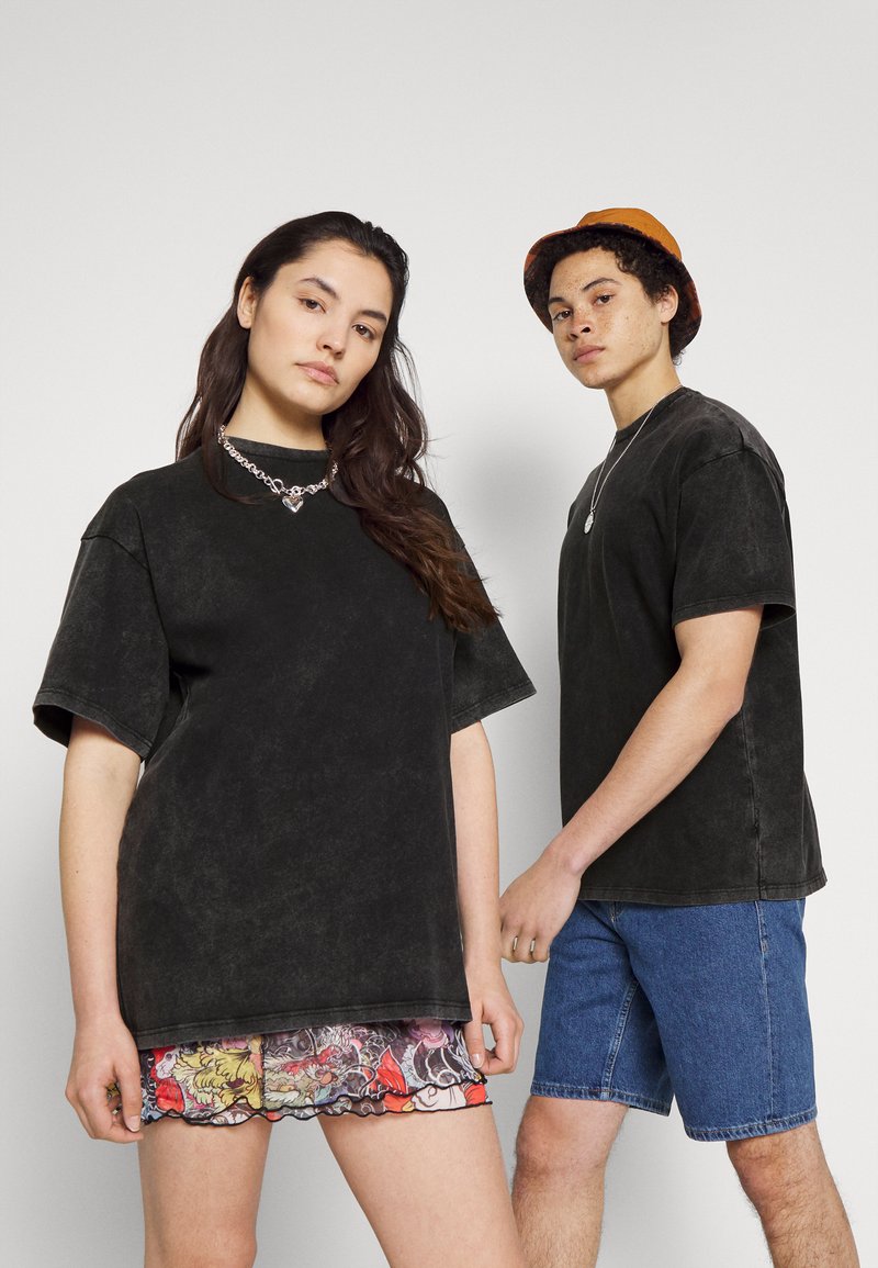 Damen T-Shirts | NY CONCEPT WASHED STACK TEE UNISEX T-Shirt print grey/grau - VS57692 Damen T-Shirts | NY CONCEPT WASHED STACK TEE UNISEX T-Shirt print grey/grau - VS57692