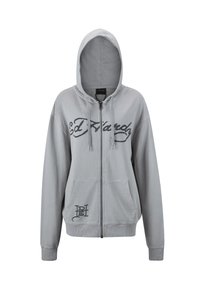 Felpa grigia con zip realizzata in morbido tessuto, caratterizzata da una tasca frontale, un cappuccio e dettagli logo stampati sul petto e sul lato inferiore.