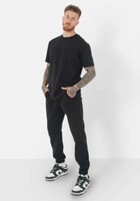 Sixth June THERMO EMBOSSED TEE - T-shirt con stampa - black