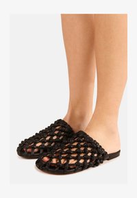 Non sélectionné, black