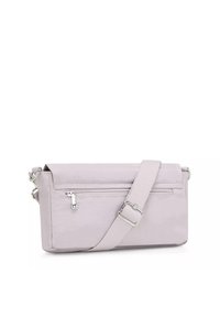Borsa a tracolla lilla chiaro in nylon con tasca frontale con zip, tracolla regolabile e dettagli in metallo argentato. Forma compatta e rettangolare.