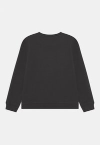 Sort sweatshirt med rund hals, lange ærmer, ribbede manchetter og et tekstureret stof. Ingen synlige logoer eller mønstre.