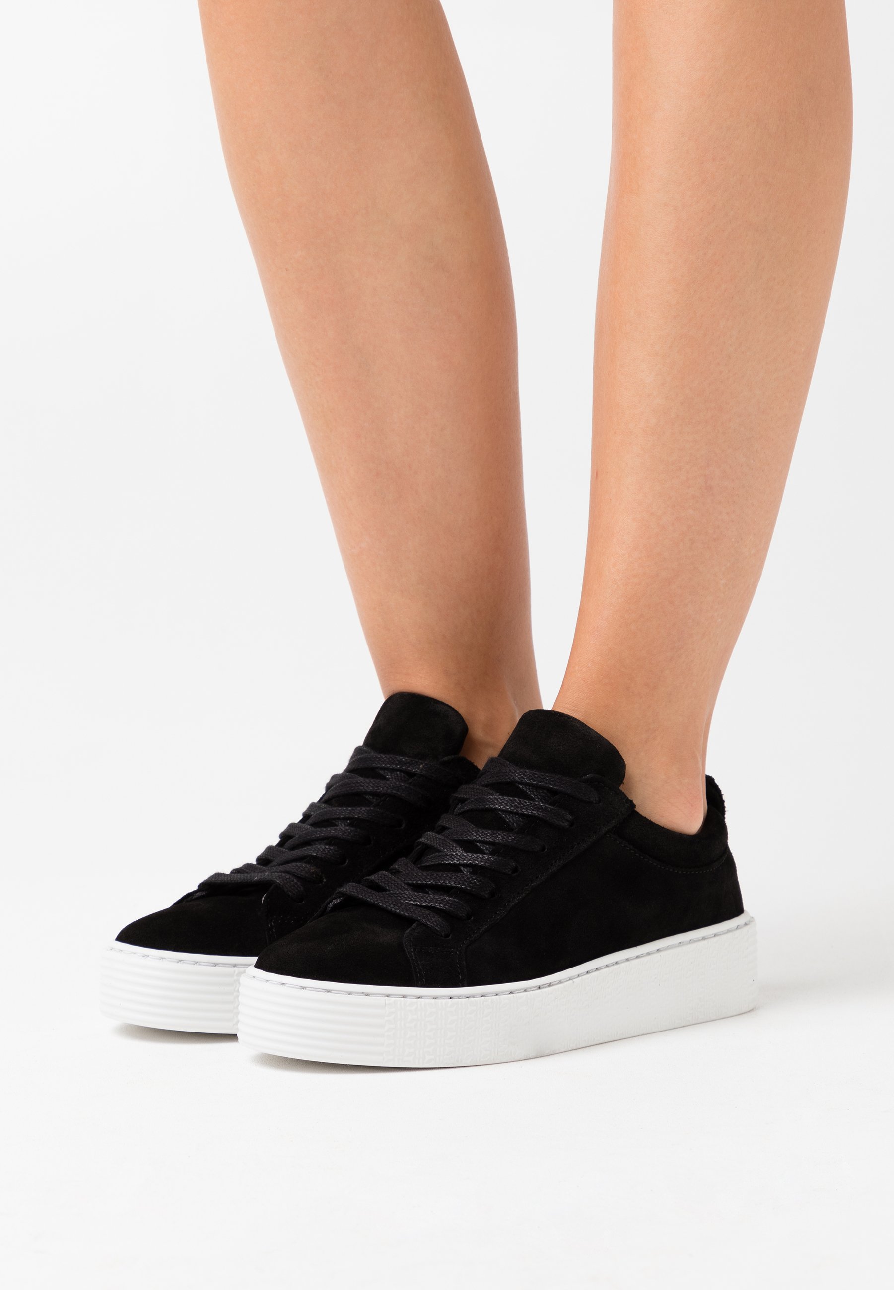 black wide fit trainers