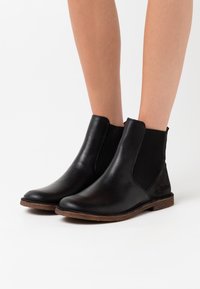 Kickers Botines bajos - black