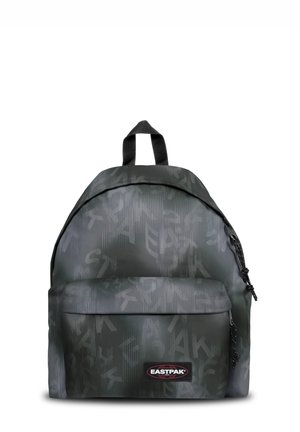 Dunkelgrauer Eastpak-Rucksack mit dezentem, wiederholtem Logo-Muster, vordere Reißverschlusstasche und schwarzem Griff oben.