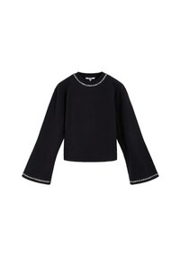 Top negro de manga larga hecho de un material suave; presenta un escote redondo con adornos plateados decorativos y un diseño corto.