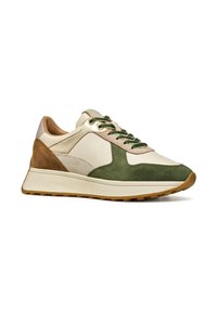 Sneaker stringata con una combinazione di pelle beige e suede verde, con un tallone in suede marrone e una suola in gomma textured. Lacci e dettagli verdi.