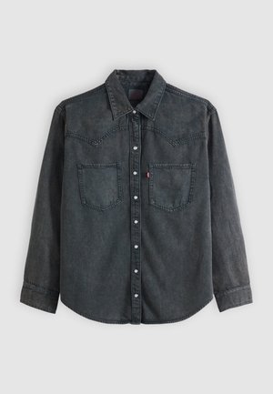 Mørkegrå denim langermet skjorte med knappelukking foran, to brystlommer, spiss krage og Western-inspirert skulderstykke.
