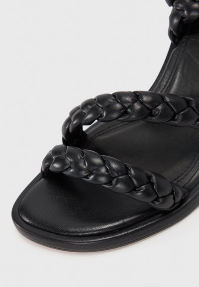 Souliers Martinez ISA czarny