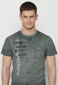 Koroshi SHORT SLEEVE - Triko s potiskem - kaki khaki