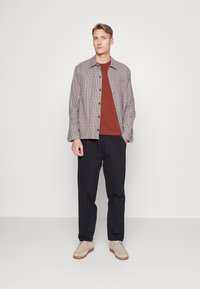 Lyle & Scott T-shirt básica - rust