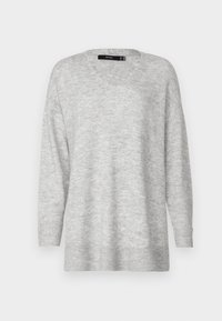 Pull léger gris clair avec un col en V, des manches longues et des poignets côtelés. Texture douce avec un motif chiné subtil et une coupe décontractée.