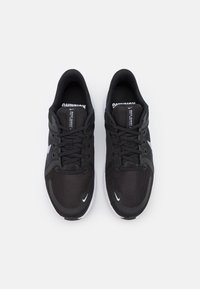 Nike Performance QUEST 4 - Zapatillas running asfalto - black/white/dark smoke grey