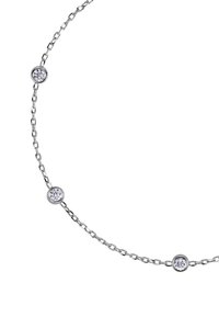 Srebrny naszyjnik z łańcuszka z trzema okrągłymi kamieniami ozdobnymi, zawierający przezroczyste kryształy osadzone w okrągłych metalowych oprawach, gładkie ogniwa i równomierne odstępy.