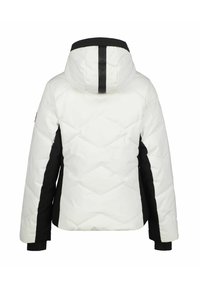 Puffermantel med en vit vadderad kropp och svarta sidpaneler. Har en huva, diagonala sömmar och en logotyp på bakpanelen.