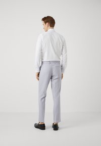 Isaac Dewhirst THE FASHION SUIT SET - Completo - lilac