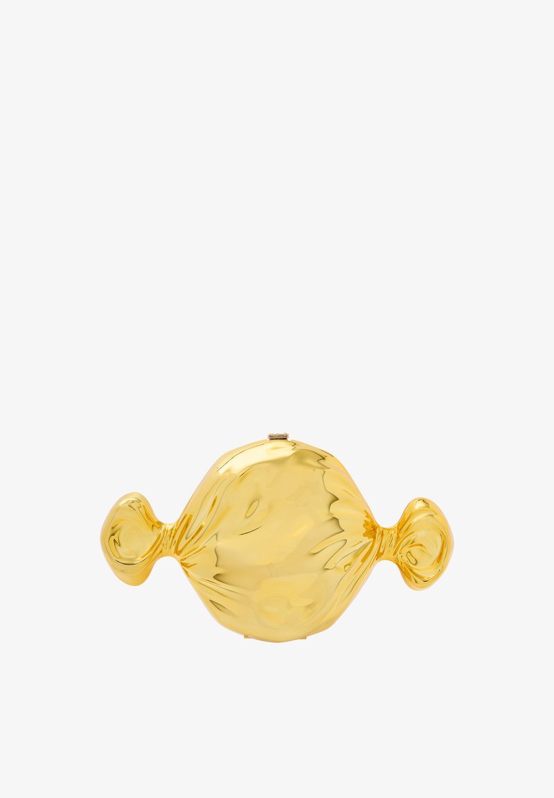 Kultainen clutch, jossa on makeismainen muoto, ja joka on varustettu sileillä, heijastavilla pinnoilla ja pyöristetyillä päillä. Se on valmistettu kovasta materiaalista ja siinä on kiinnitys solki.