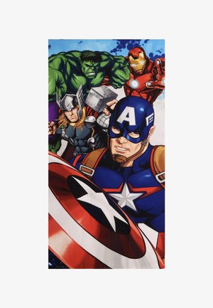 Kapitein Amerika met schild, Thor die een hamer vasthoudt, Hulk die zijn spieren spant, en Iron Man met gloeiende borst en hand in strijdbare poses.