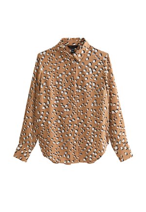 Koszula z długim rękawem w kolorze camel z nieregularnym nadrukiem lamparta w kolorze białym i czarnym, z zapięciem na guziki z przodu i ostrogowym kołnierzykiem.