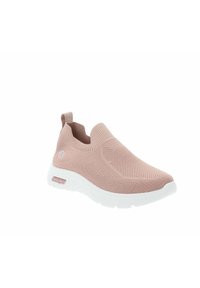 Zapatilla de lona de color rosa pálido, tipo slip-on, fabricada con material de punto y un diseño texturizado, con una suela blanca. Cuenta con una pestaña de agarre en el talón.
