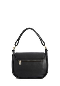 Borsa a tracolla in pelle nera con una forma curva, pattina piatta e una tasca frontale con zip. Presenta una finitura testurizzata e dettagli in metallo dorato.