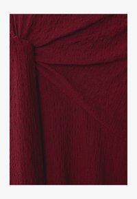 Selezionato, burgundy