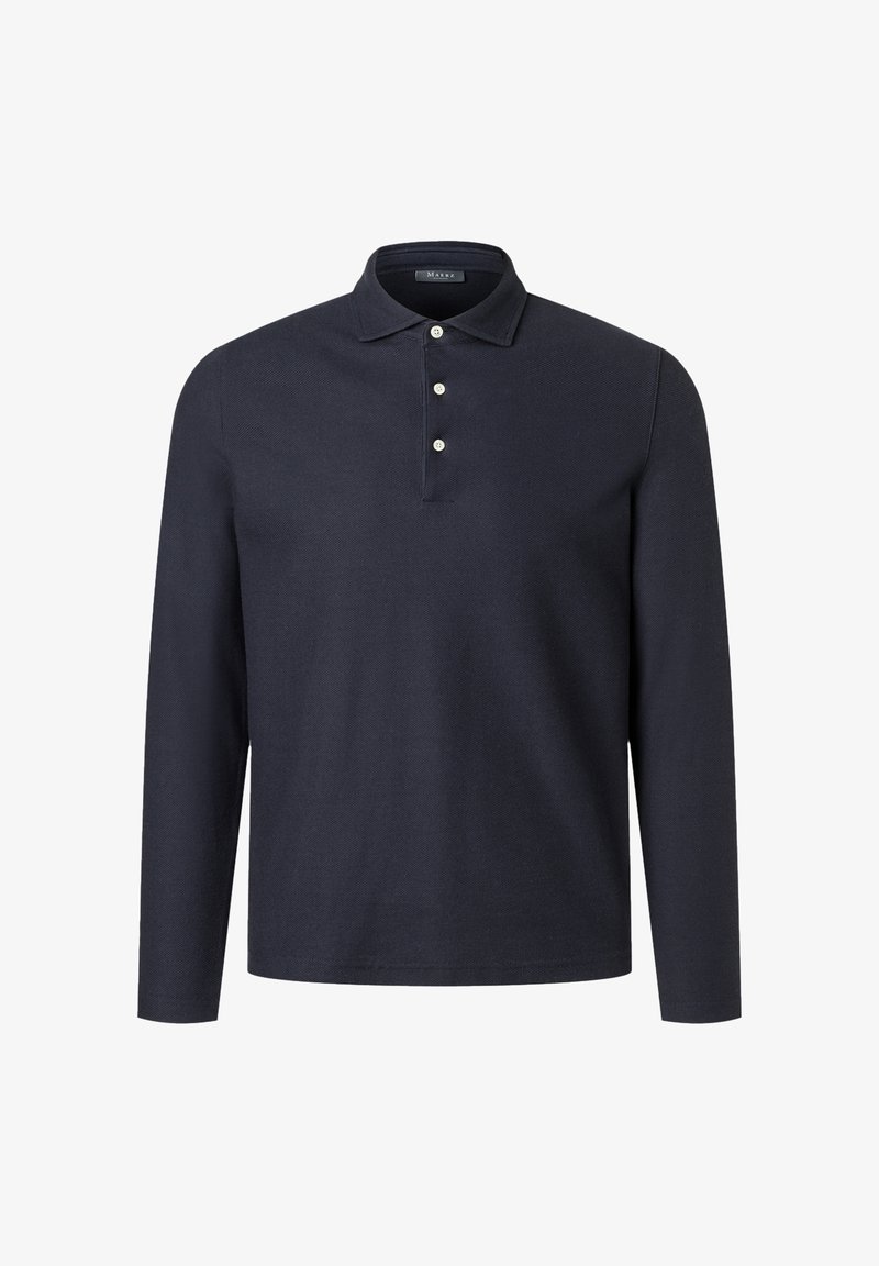 Marineblaues Langarm-Poloshirt mit drei weißen Knöpfen und klassischem Kragen, dargestellt vor einem einfarbigen weißen Hintergrund.