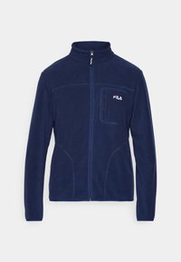 Giacca in pile blu navy con colletto alto, zip frontale, tasche laterali e tasca sul petto, caratterizzata da un piccolo logo bianco e rosso.